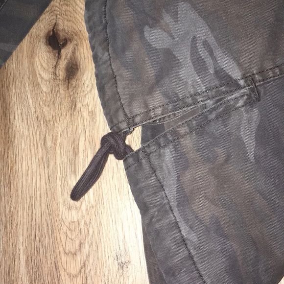 AE Utility Camouflage Jacket W/ Removable Faux Fur - Picture 8 of 8